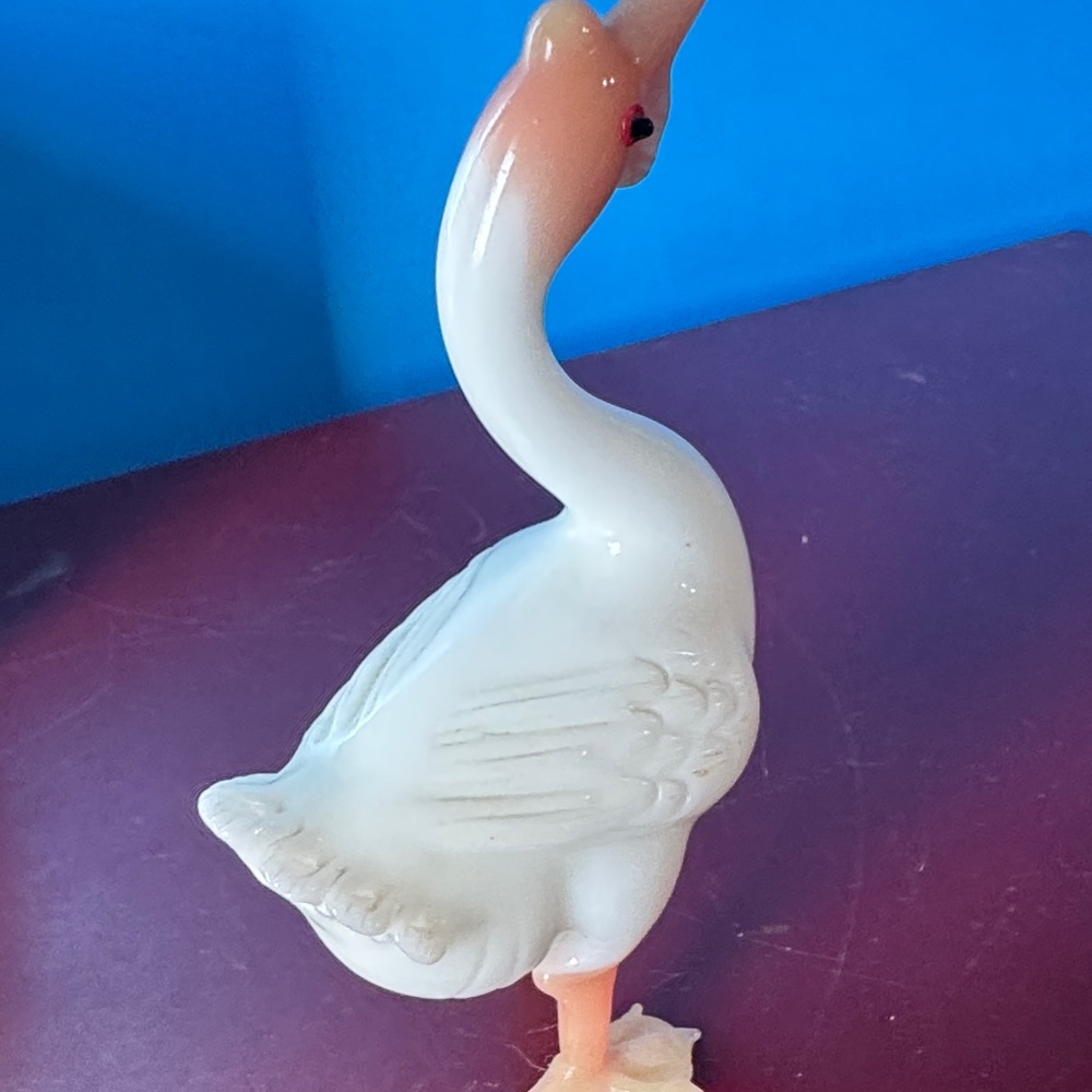 Vintage hand carved Charming White and Orange Goose Figurine - Picture 4 of 8